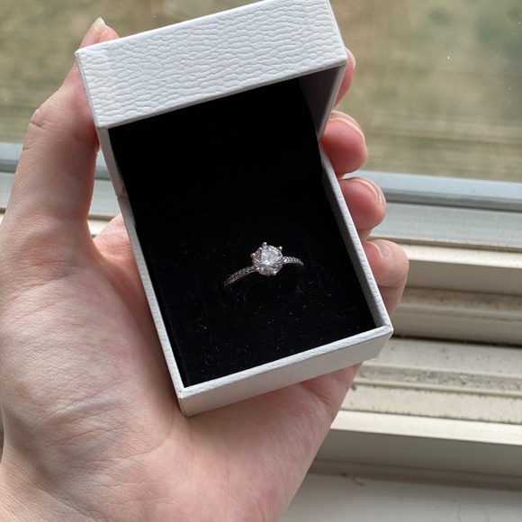 Pandora ring size 5 - Picture 4 of 4
